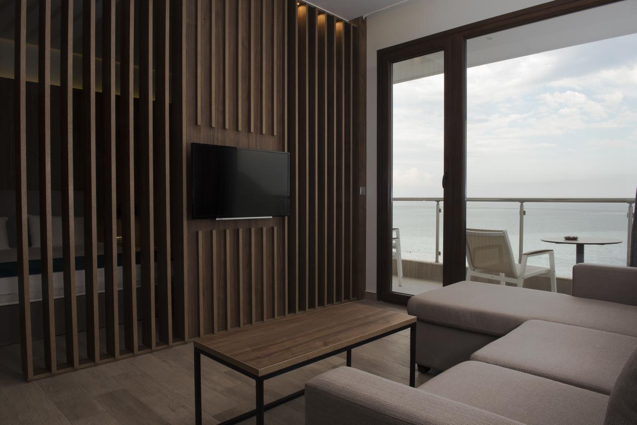 Mistral Hotel Paralía Kültér fotó